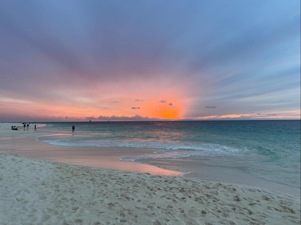 Luxury Ocean View Condo @ Aruba'S Palm Beach Exterior photo